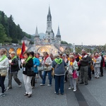 Lourdes, procesja różańcowa