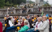 Lourdes, procesja różańcowa