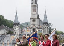 Lourdes, procesja różańcowa