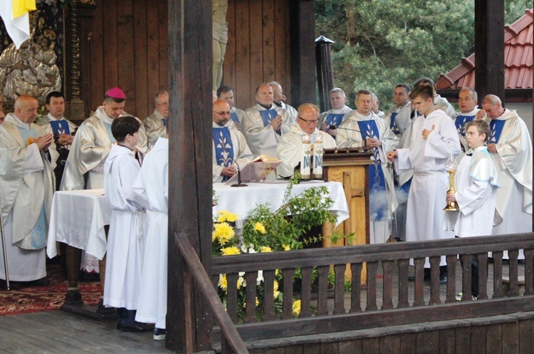 Czuwanie fatimskie - 13 maja w Rychwałdzie