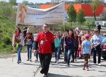 Pielgrzymi pod przewodnictwem ks. Mikołaja Szczygła - byłego wikariusza w Liponiku i pod opieką Ireny Papli z Lipnika - czuwającej nad biurem organizacji pielgrzymki