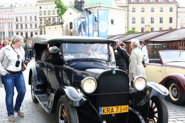 Parada zabytkowych pojazdów - Noc Muzeów - 2015