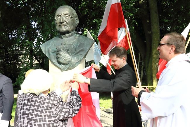 Odsłonięcia pomnika bp. Albina Małysiaka