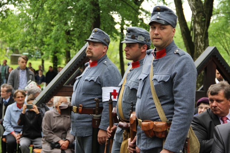 Poświęcenie cmentarza w Tuszymie