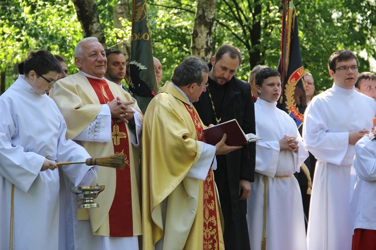 Poświęcenie cmentarza w Tuszymie