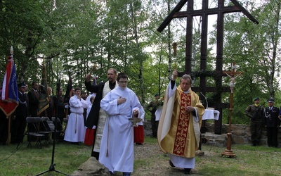 Poświęcenie cmentarza w Tuszymie