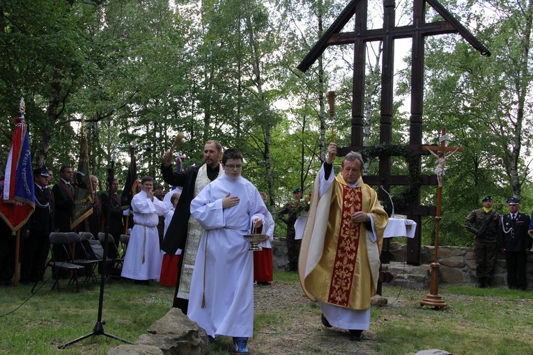 Poświęcenie cmentarza w Tuszymie
