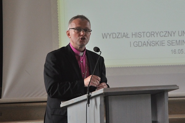 Konferencja "Symbole religijne i narodowe"