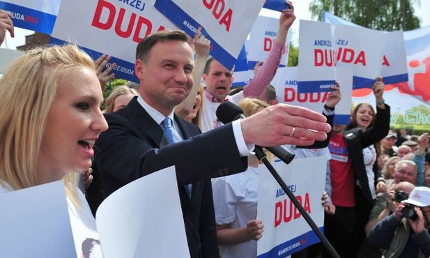 Duda: władza musi dostrzec problem emigracji młodych