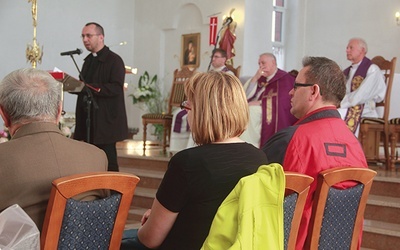  Podczas liturgii kolejno czytano fragmenty Biblii