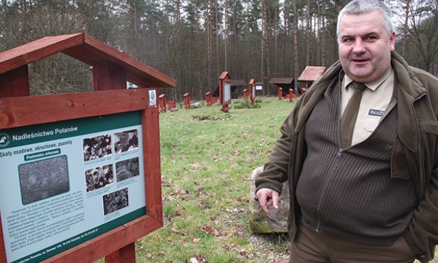  – Czyż ten rysunek minerałów  pod mikroskopem elektronowym  nie zachwyca bardziej  niż dzieła Picassa?  – Jacek Todys w parku  petrograficznym namawia, by przyjrzeć się zdjęciom prezentującym skały  