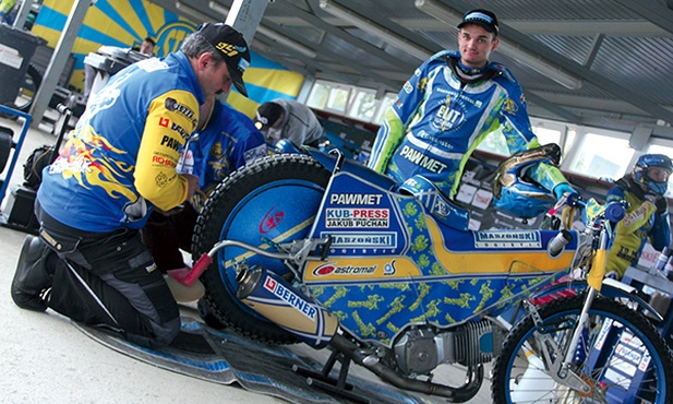 – Upadków się nie wspomina. W żużlu trzeba dużo ryzykować. Taki jest ten sport i kto się na niego decyduje, musi się z tym liczyć – podkreśla Bartosz Zmarzlik 