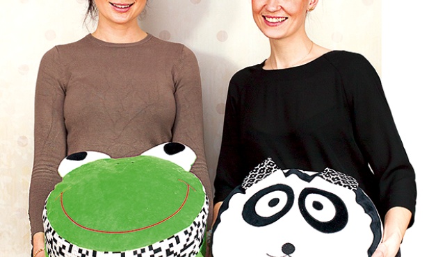 Irena Reszka (z prawej) wraz ze wspólniczką tworzą produkty z łuski gryczanej  dla dzieci i matek 