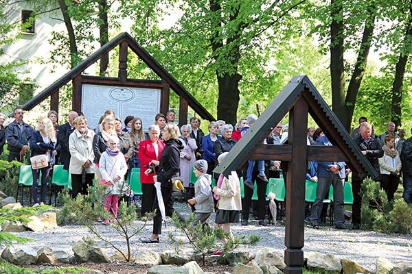  Architektura nekropolii nawiązuje do twórczości  Duśana Jurkoviča