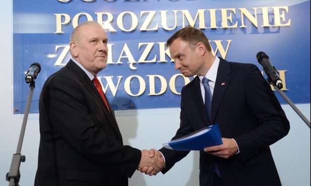Nowy sondaż: większość za Dudą