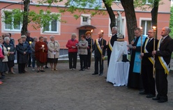 Nabożeństwo majowe w radomskiej parafii pw. MB Bolesnej na osiedlu Obozisko