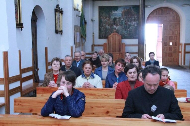 Czerwony różaniec w Kaninie