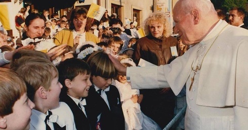Papież Jan Paweł II z mieszkańcami Żywiecczyzny przed 20 laty