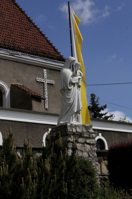 Sanktuarium Macierzyństwa NMP w Zbrosławicach