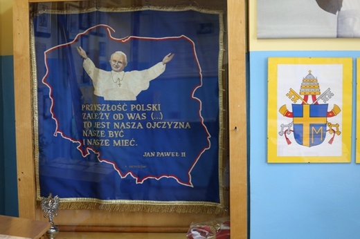 Skoczowscy uczniowie na 20. rocznicę wizyty Jana Pawła II