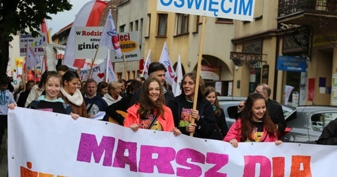 Marsz rozpoczął się przed oświęcimskim sanktuarium MB Wspomożenia Wiernych