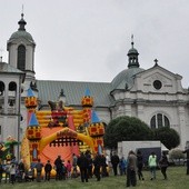 W plebańskim ogrodzie w Luszowicach