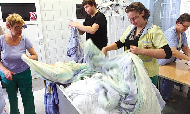 Podstawową działalnością Rosy są pralnie m.in. pościeli i obrusów okolicznych firm