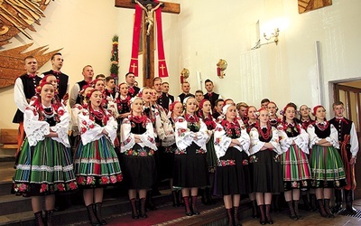  Zespół „Boczki Chełmońskie” zapewnił również oprawę muzyczną Mszy św.
