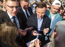  Andrzej Duda z wizytą w Sochaczewie. Po lewej poseł Maciej Małecki