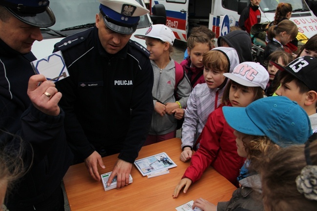 ​Poduszkowce, kombinezony, karabiny i roboty