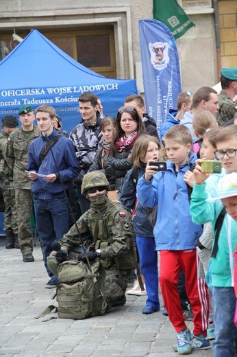 ​Poduszkowce, kombinezony, karabiny i roboty