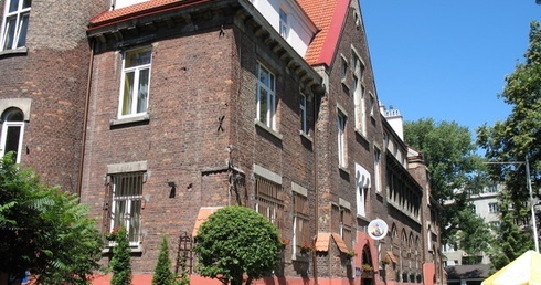 Młodzieżowy ośrodek przy Barskiej otrzyma ponad 470 tys. zł dotacji