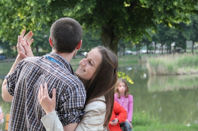 Pokochaj Miłość poprzez muzykę