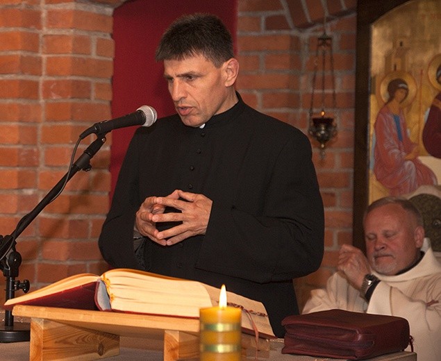 Ks. Nikos Skuras w pustelni