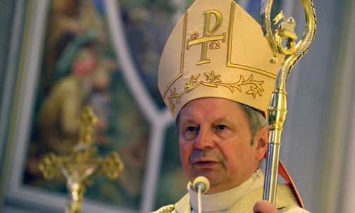 - W świecie ludzi zagubionych kapłani powinni objawiać pasterską miłość Chrystusa - mówił w homilii bp Henryk Tomasik