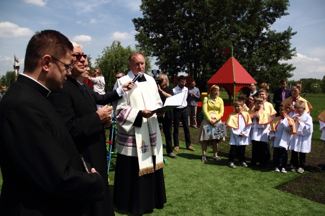 Plac zabaw w sankturium św. Jana Pawła II