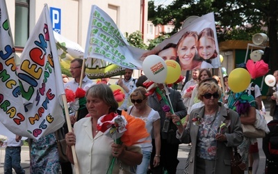 Około 600 osób przeszło ulicami Rawy w Marszu dla Życia i Rodziny