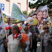 Około 600 osób przeszło ulicami Rawy w Marszu dla Życia i Rodziny