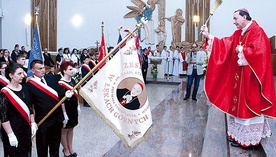  W czasie Mszy św. biskup tarnowski poświęcił sztandar