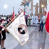  W czasie Mszy św. biskup tarnowski poświęcił sztandar