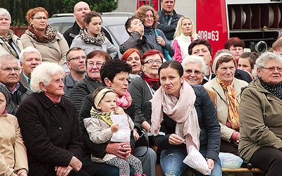  Tłumy na festynie parafialnym