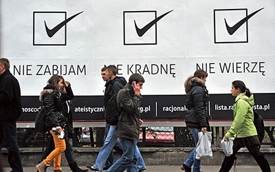 Ateistyczne billboardy na ulicy w Krakowie