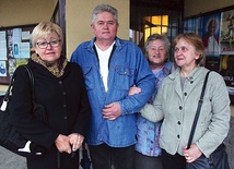  Od lewej: Grażyna Majer, Kazimierz Zając z żoną Grażyną, a z tyłu: Małgorzata Moskot, siostra Kazimierza 