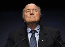 FIFA - Blatter podał się do dymisji