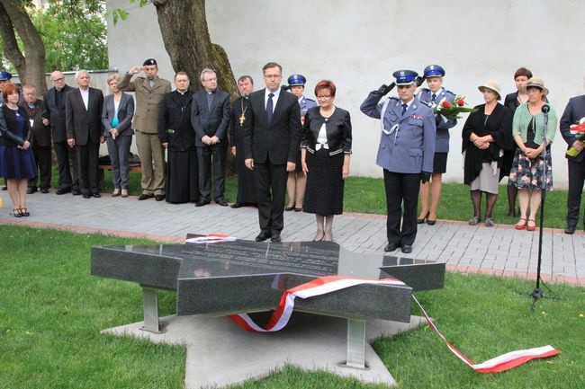 Odsłonięcie pomnika żydowskiego w Pile