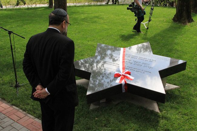 Odsłonięcie pomnika żydowskiego w Pile