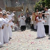 Idź na procesję, daj świadectwo i wyślij fotkę