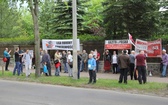 Manifestacja przed willą Lecha Wałęsy