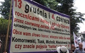 Manifestacja przed willą Lecha Wałęsy