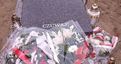 Nowy nagrobek dla druha Janka